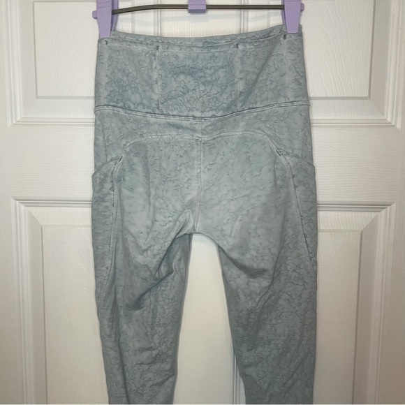 LULULEMON NWOT Fast and Free EUC High-Rise Tight 25" City Grit White Blue Fog 4 - Picture 6 of 8